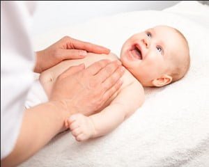 √ Si Kecil Sering Masuk Angin, Coba 5 Teknik Pijat Bayi Ini